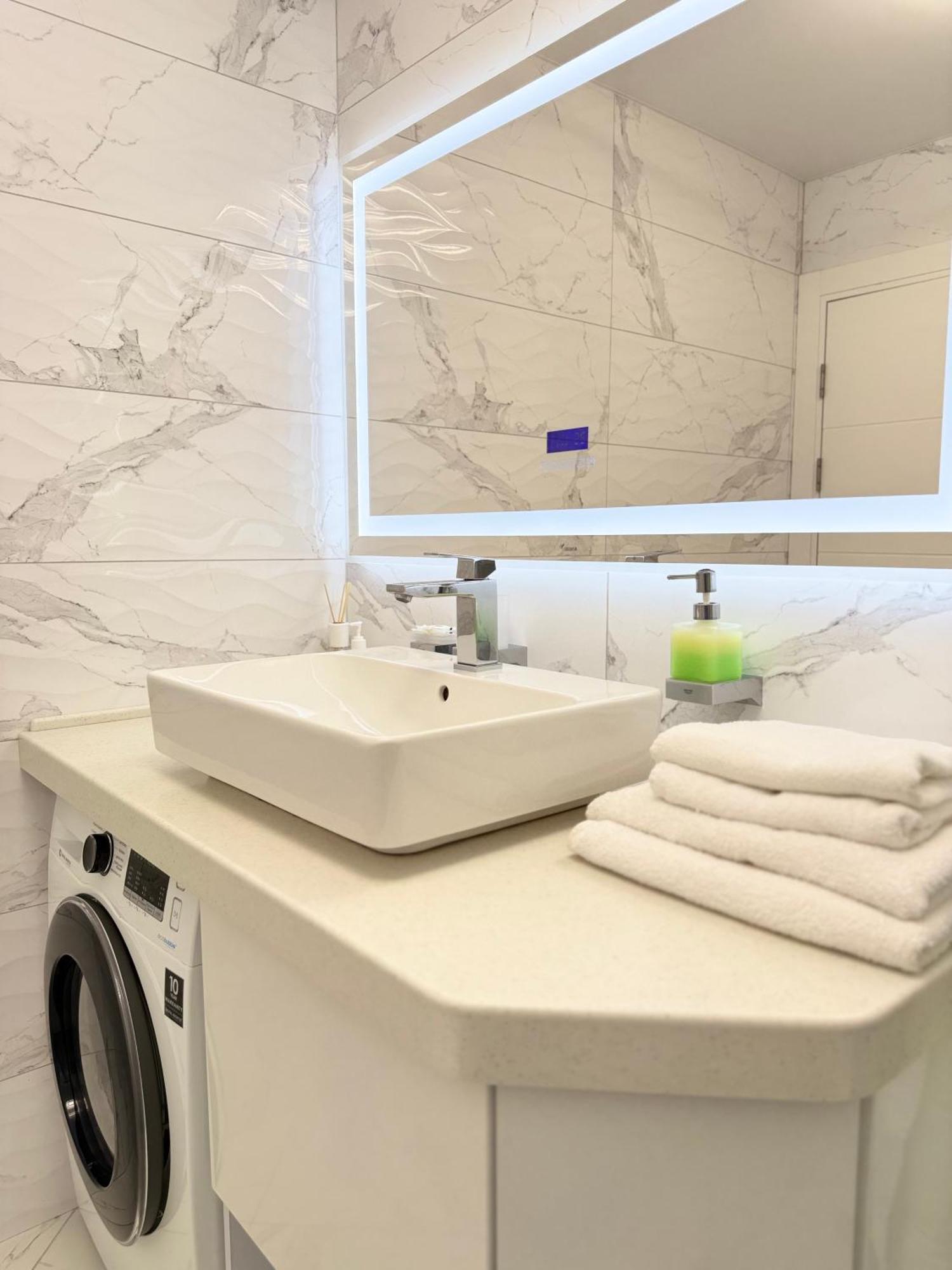 Modern Gagarina Avenue Apartment นิปโปร ภายนอก รูปภาพ
